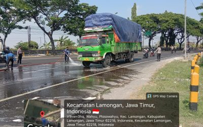 Respons Cepat Polres Lamongan Tindak Lanjuti Tumpahan Cairan Diduga Zat Kimia Di JLU Barat Lewat Call Center 110