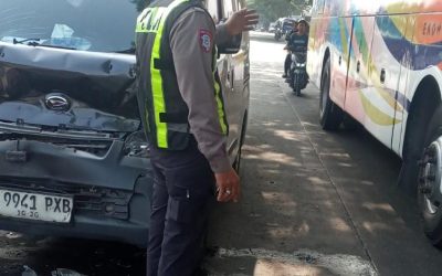Empat Kendaraan Terlibat Laka Beruntun Di Jalur Lamongan-Babat, Polisi Tindaklanjuti Laporan Call Center 110
